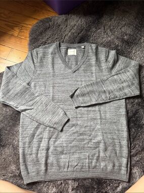 Billy Reid Men's Heather Gray V-Neck Sweater